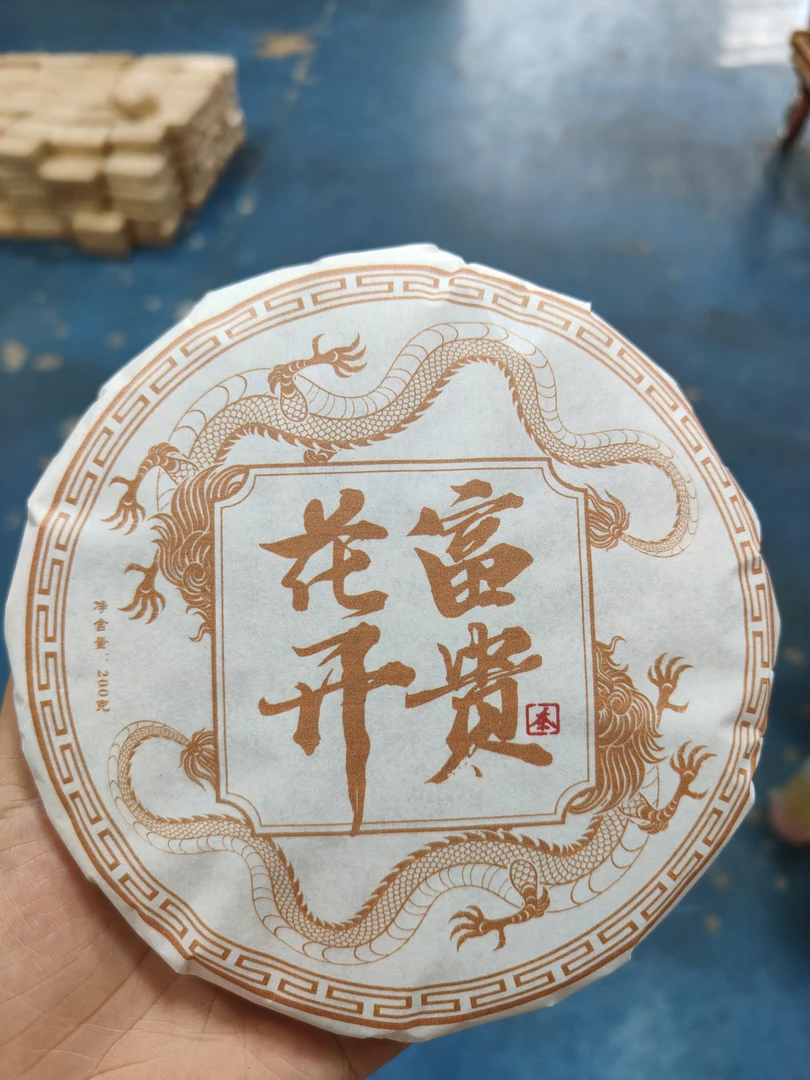 花蜜香茶花像喝蜂蜜水一样,2024年大古树茶花