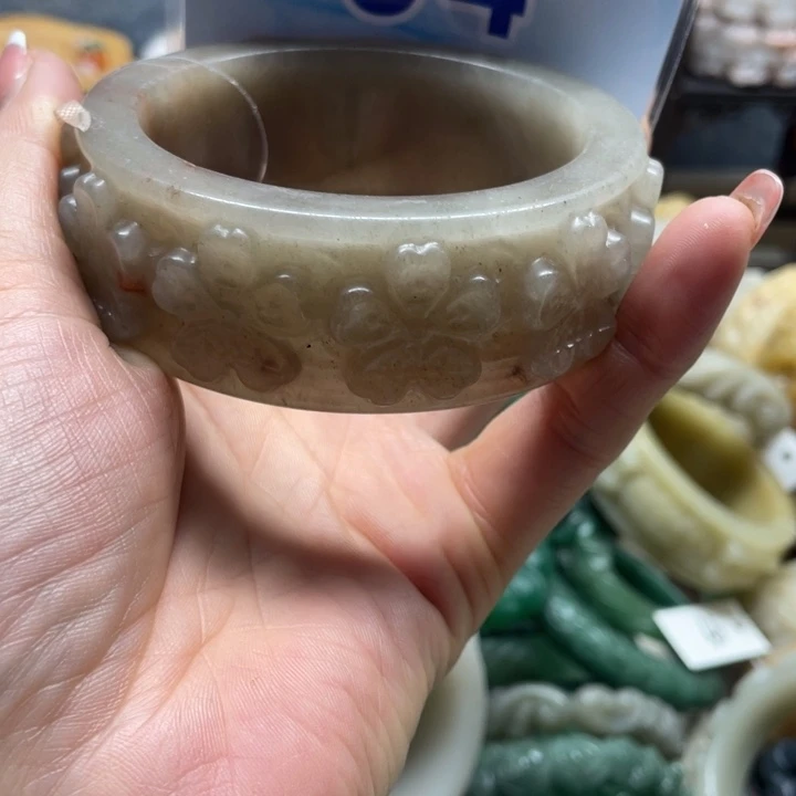 石英岩玉未镶嵌手镯