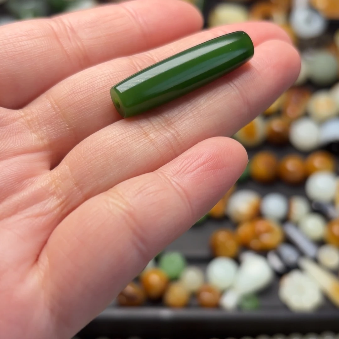 和田玉颈饰未镶嵌小****贝