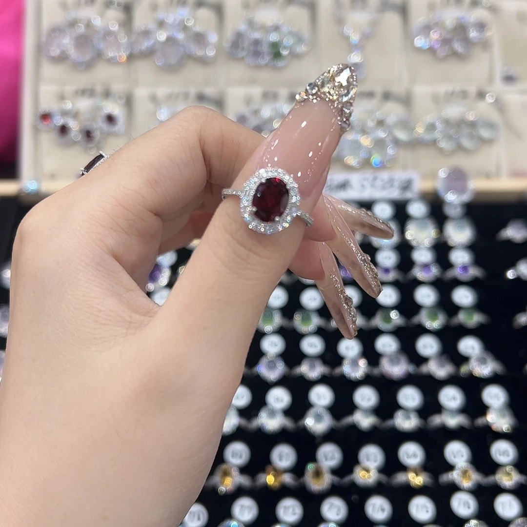 姐***耀石榴石银S925镶嵌戒指