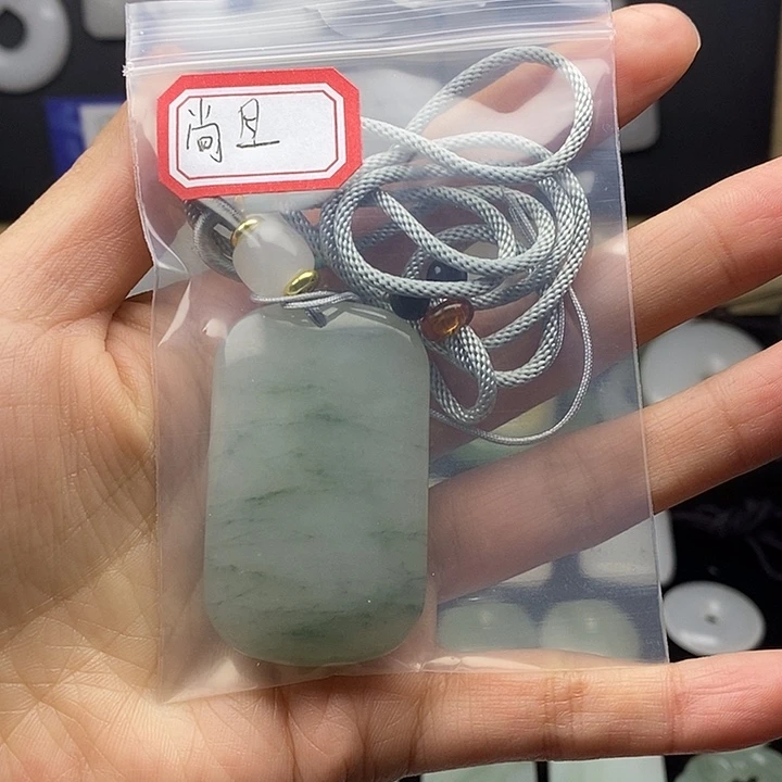 石英质玉颈饰未镶嵌尚*.