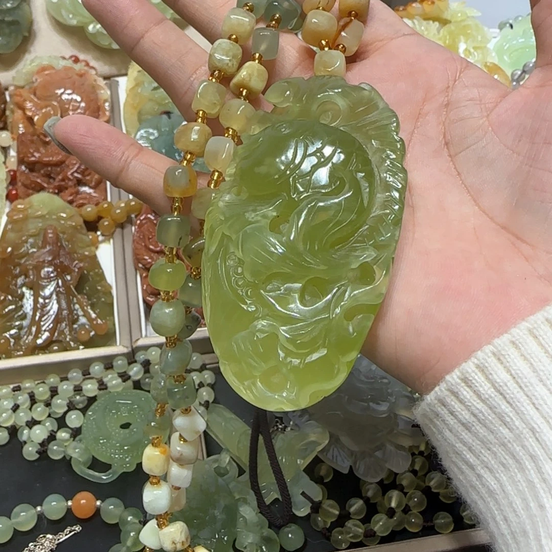 未镶嵌蛇纹石玉吊坠