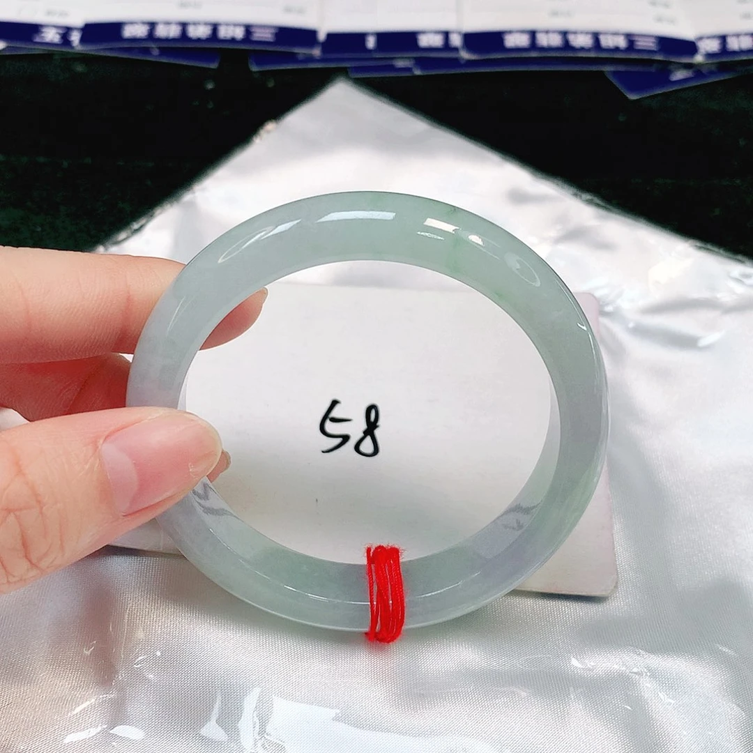 翡翠手镯未镶嵌翡翠手镯未镶嵌