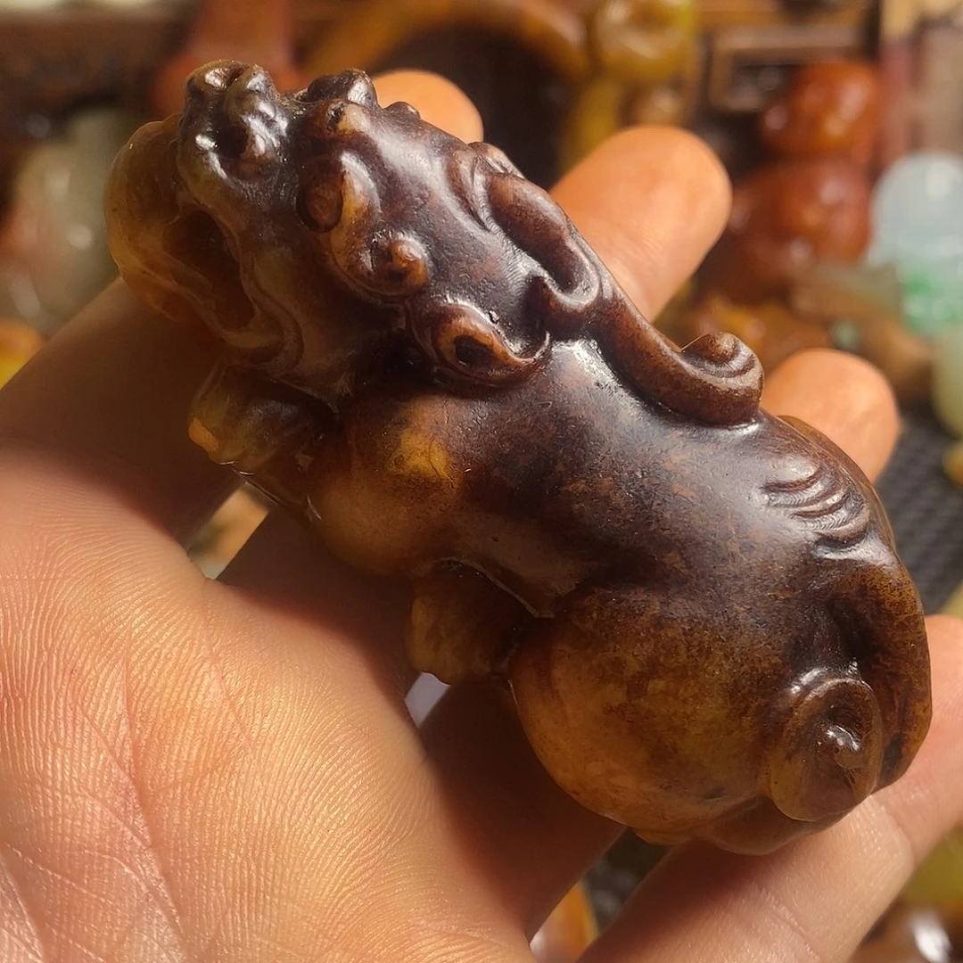 未镶嵌岫岩老玉（透闪石质玉）挂件