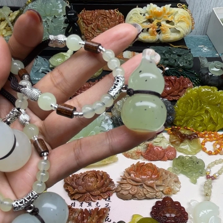 蛇纹石玉未镶嵌颈饰