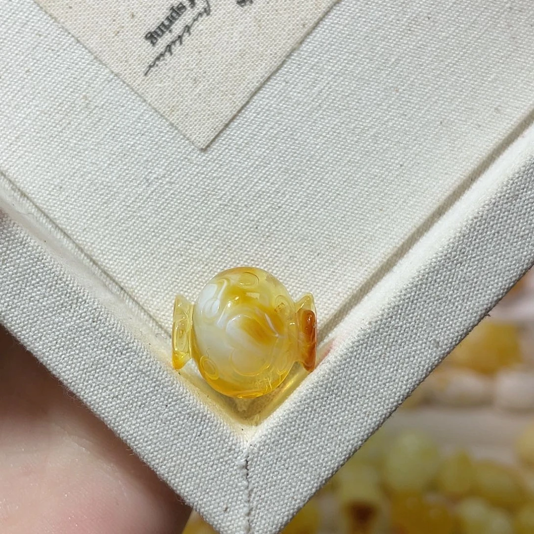 绵***~琥珀未镶嵌珠宝奇石