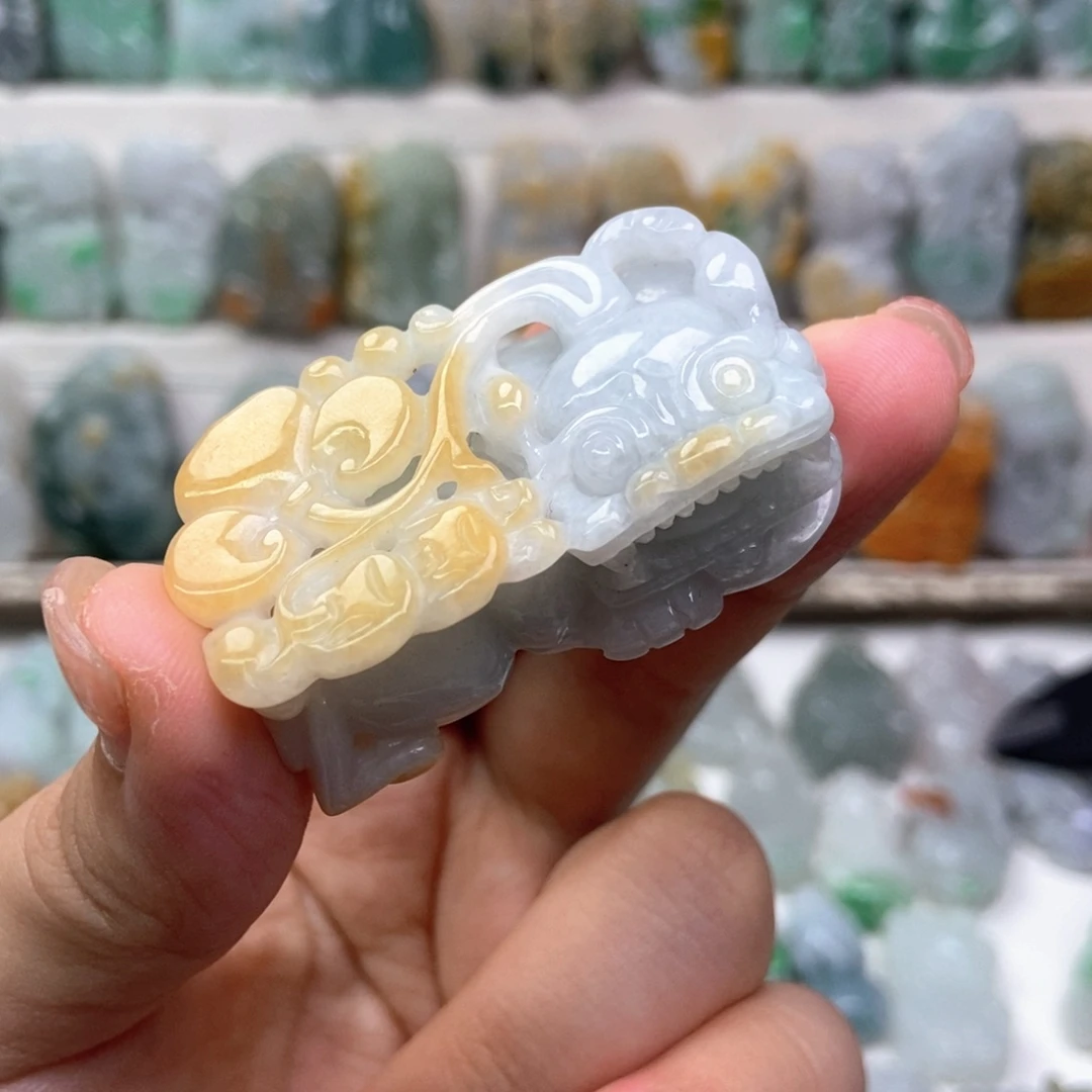 翡翠未镶嵌吊坠(赠链)