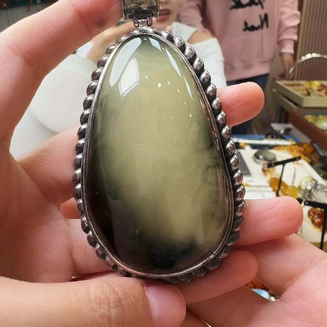 琥珀未镶嵌颈饰吊坠