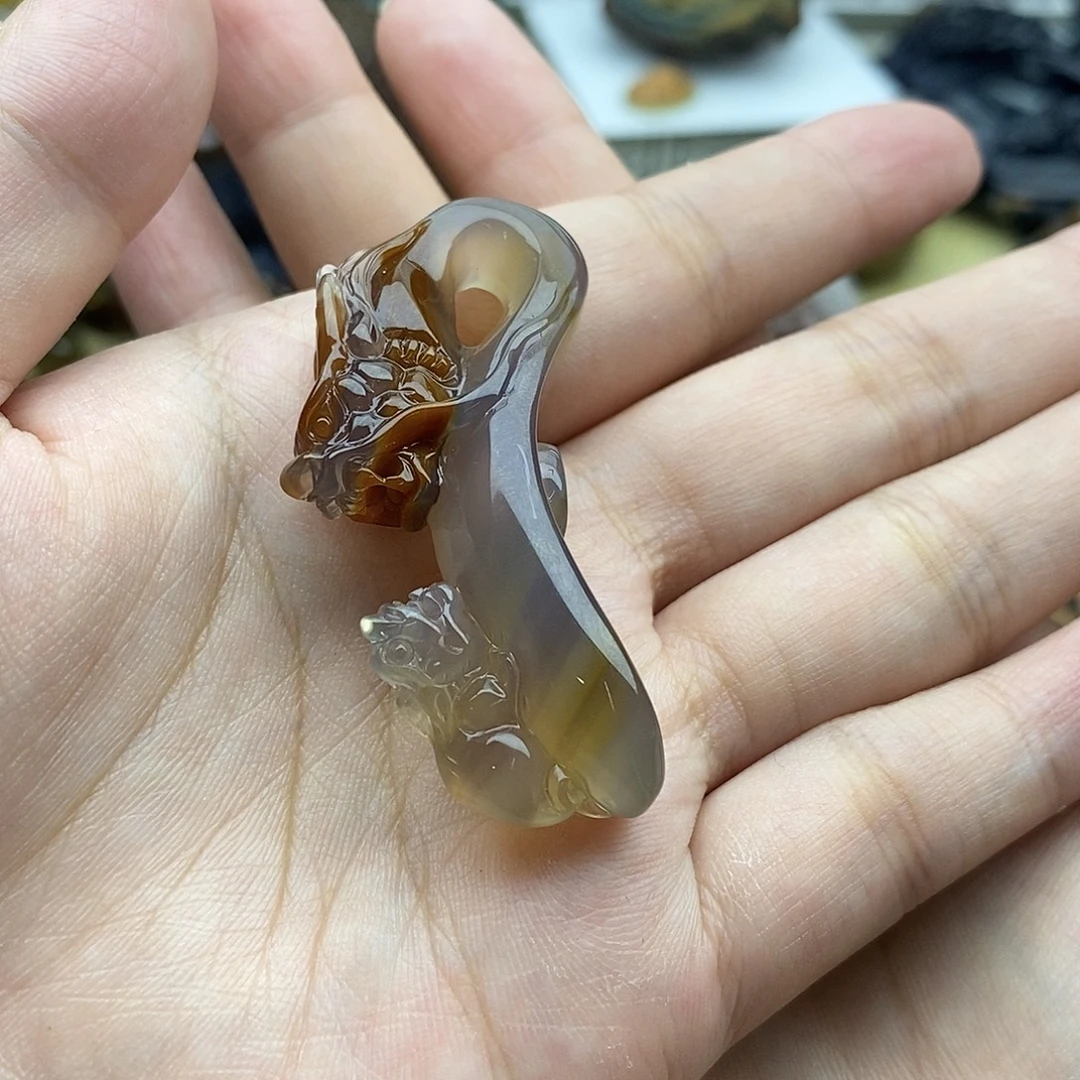 栖***木未镶嵌颈饰玛瑙/玉髓龙貔貅