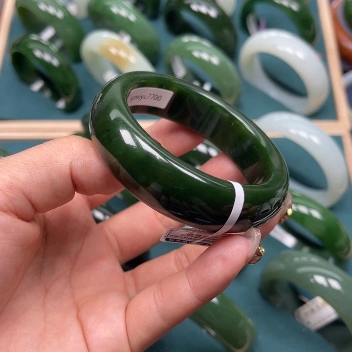 和田玉（碧玉）手镯未镶嵌