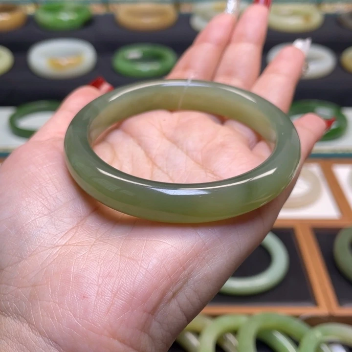 和田玉手镯未镶嵌56