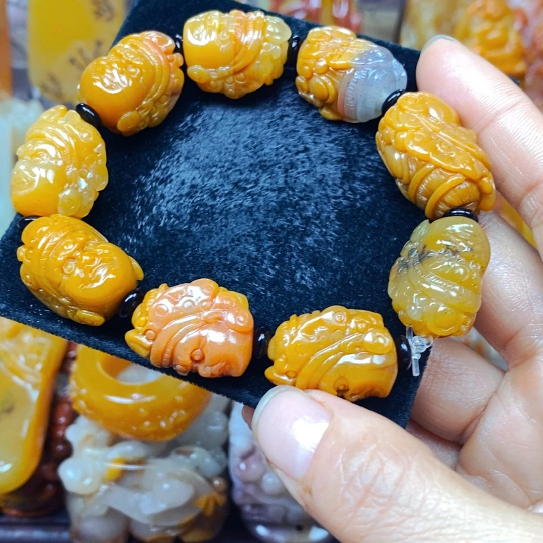 未镶嵌石英质玉（黄龙玉）颈饰