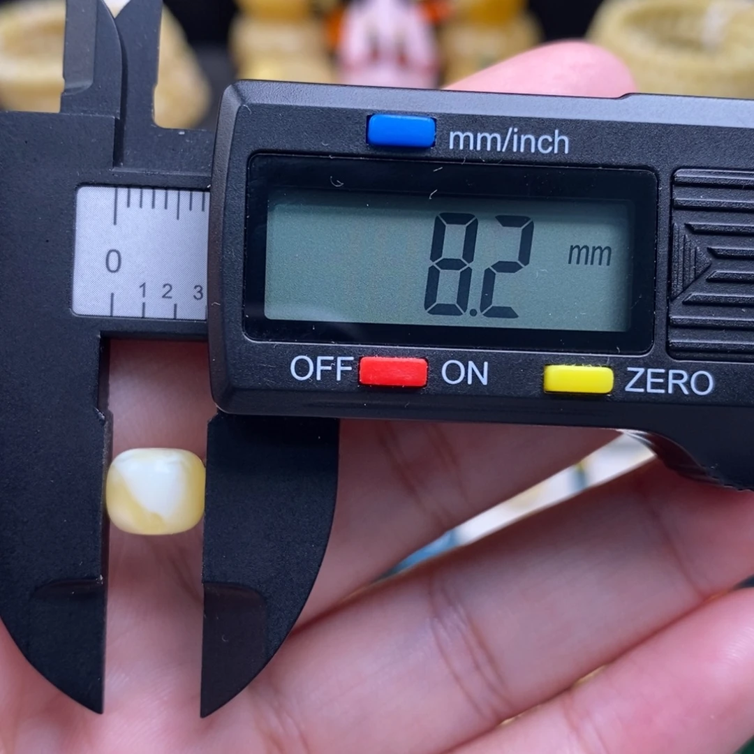 蜜蜡未镶嵌珠宝奇石