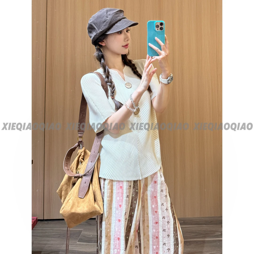 谢荞荞「椰壳凉凉」夏龙鳞褶皱肌理凉感椰壳扣V领显瘦宽松短袖上衣