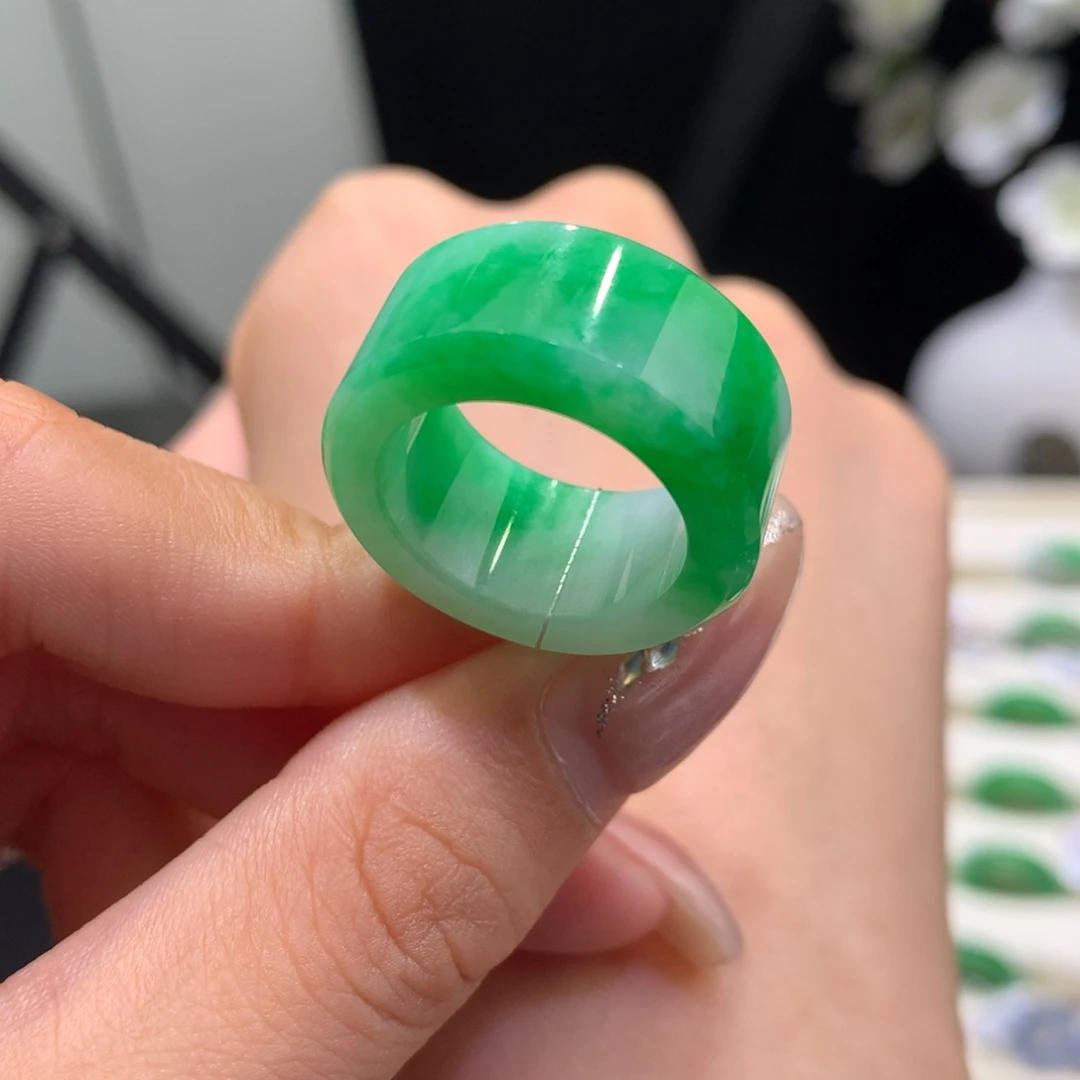 翡翠未镶嵌戒指翡翠