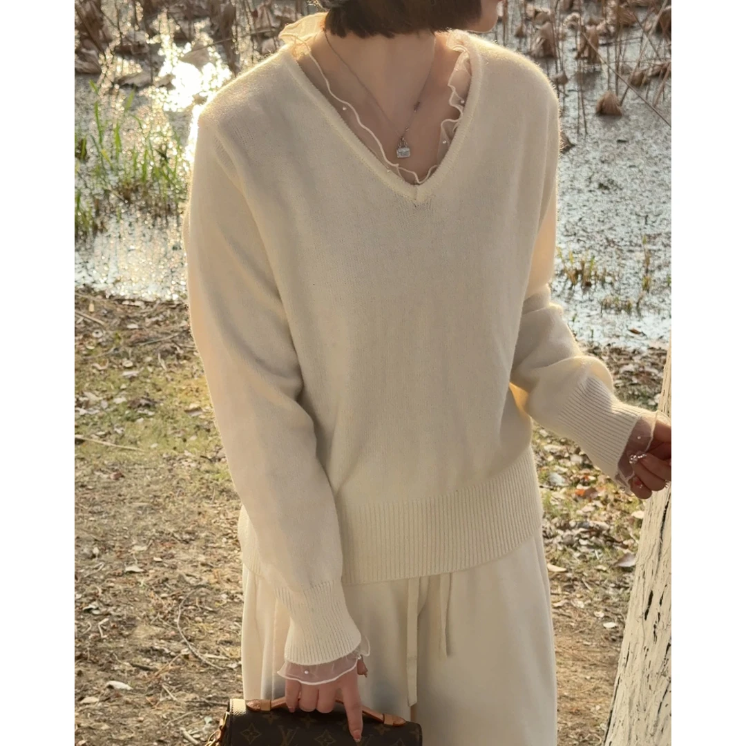 MY【仙住了~】冬季新款法式温柔风蕾丝珍珠拼接V领软糯气质针织上衣