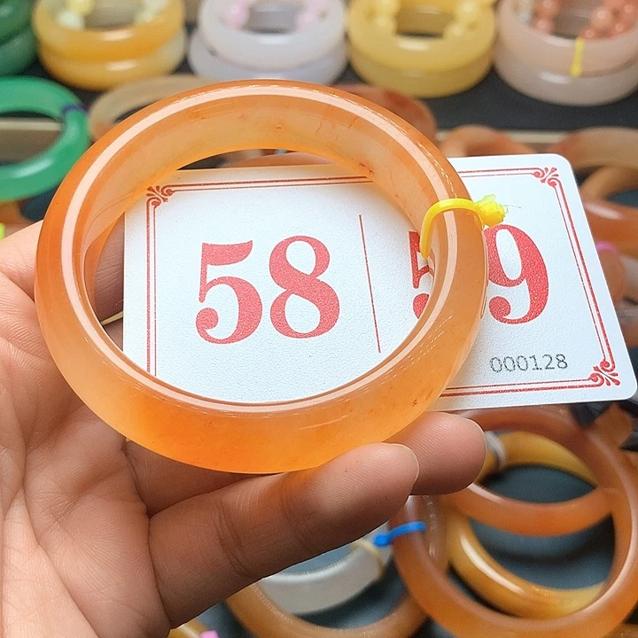 未镶嵌石英质玉（黄龙玉）手镯