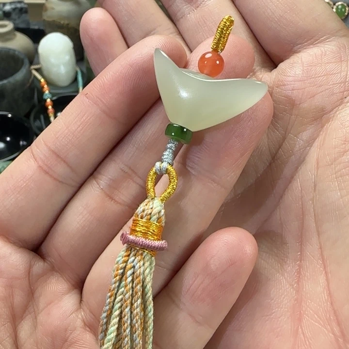 和田玉未镶嵌颈饰定制