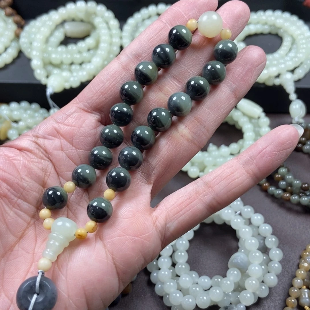 和田玉未镶嵌把件