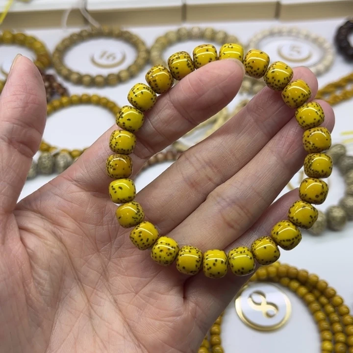 吊坠星月菩提鸡油黄