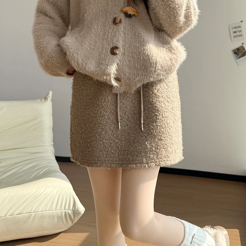 羊羔绒毛绒包臀短裙女秋冬爆款高腰a字半身裙遮肉显收泰迪绒裙子