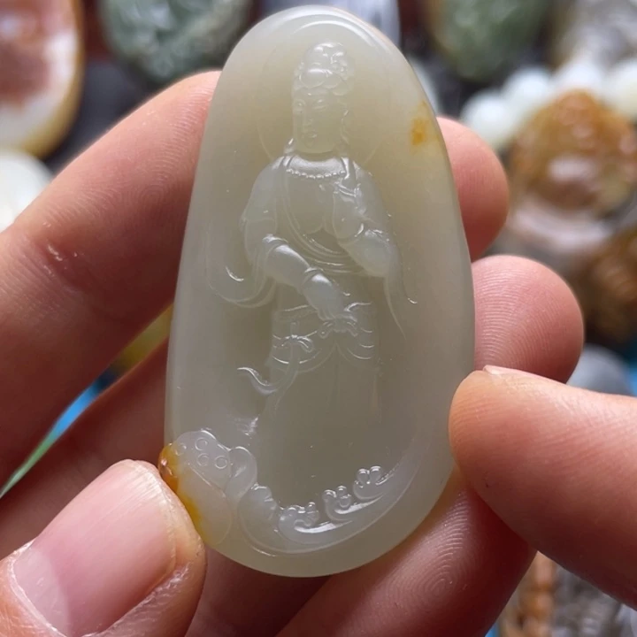 马***宝和田玉未镶嵌颈饰观音