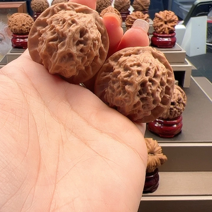 文玩核桃把件37 凤冠 r-011