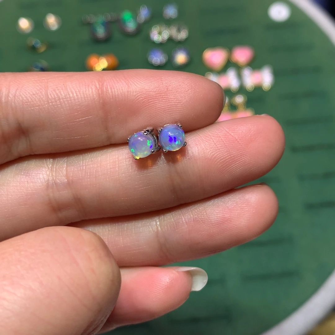 欧泊耳钉款式未镶嵌