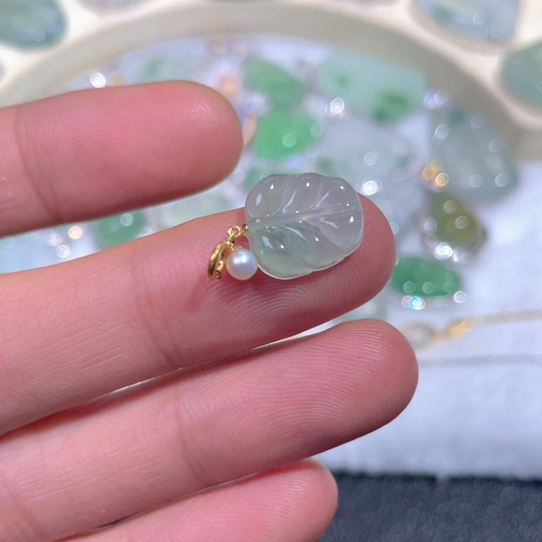 颈饰18K金镶嵌翡翠翡翠
