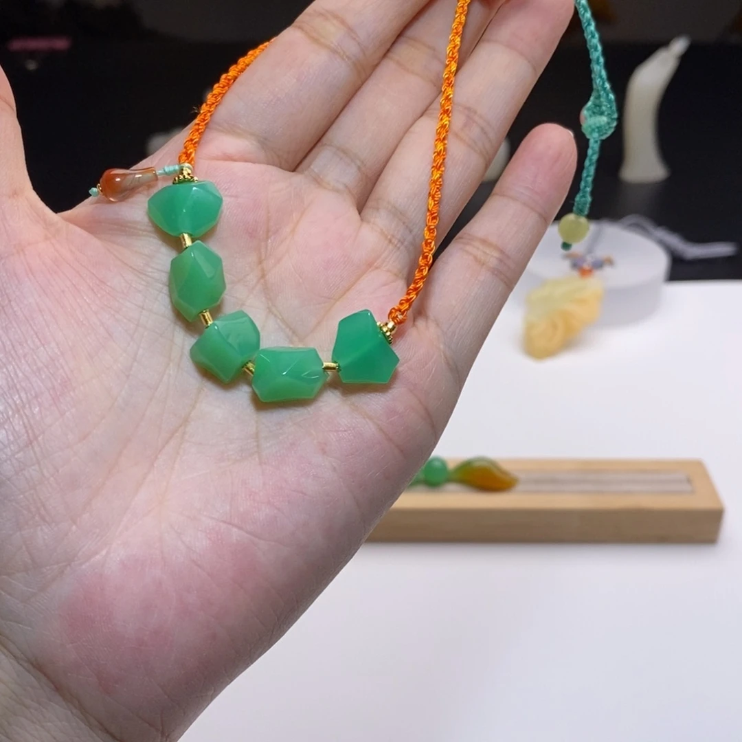 吊坠(不含链)未镶嵌石英质玉（缅黄）缅绿项链
