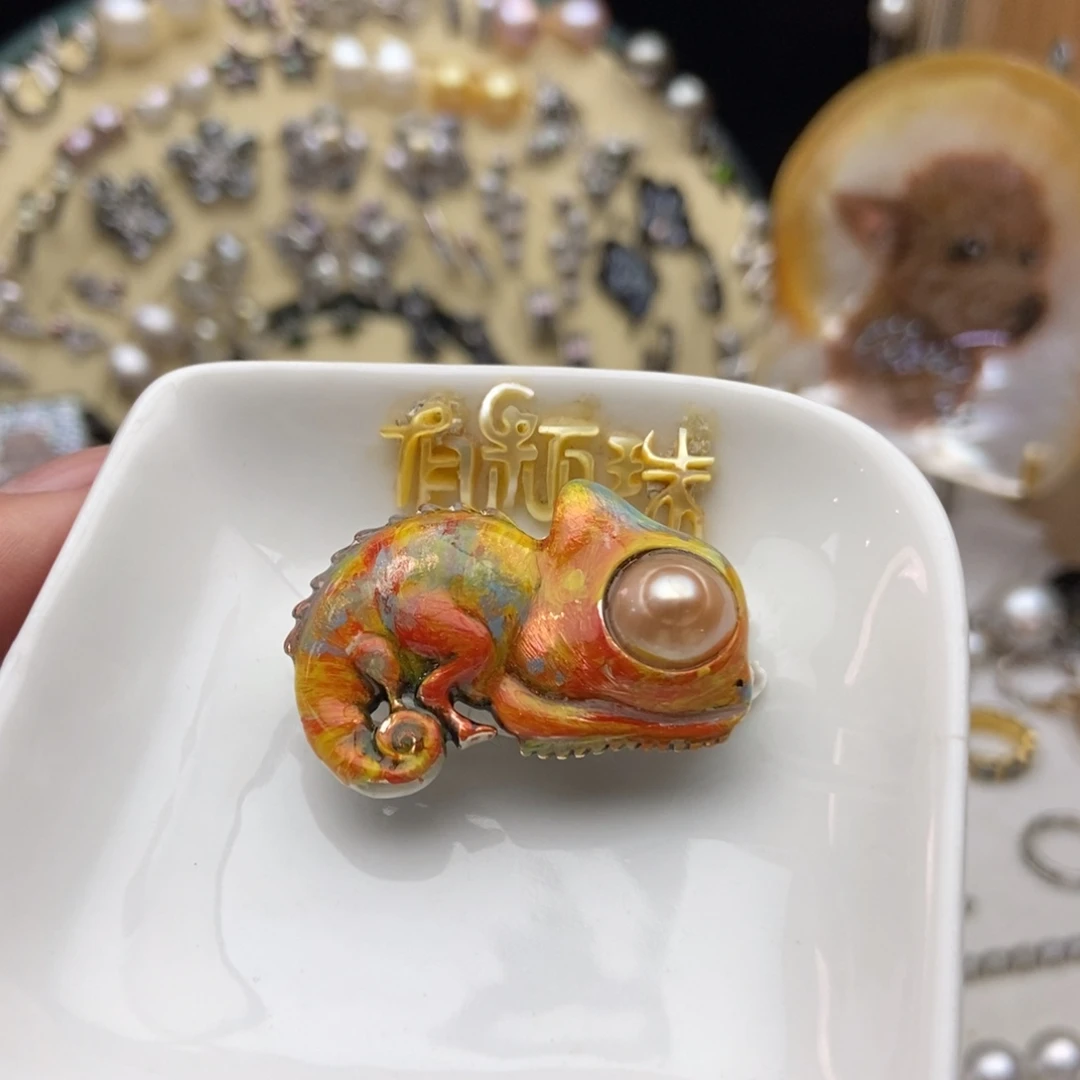 银S925镶嵌淡水珍珠画框变色龙胸针吊坠两用款