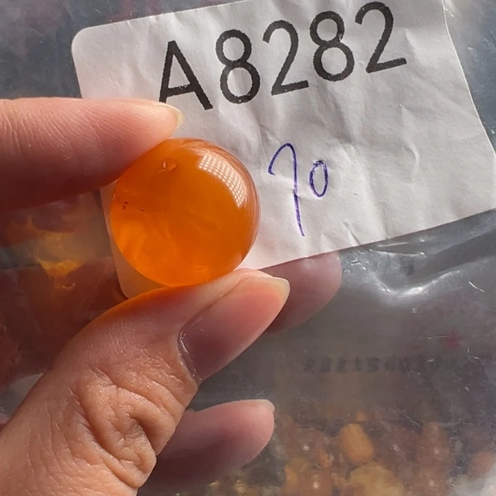 蜜蜡未镶嵌珠宝奇石