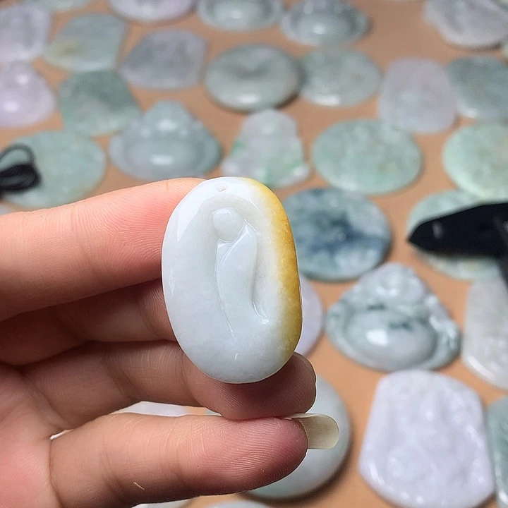 翡翠未镶嵌颈饰悟道