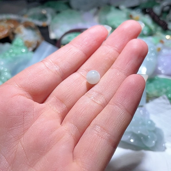 翡翠未镶嵌颈饰月**?天然