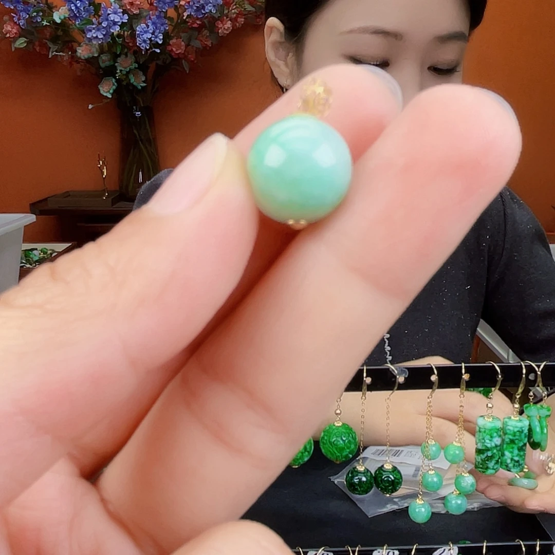 翡翠18K金镶嵌耳饰