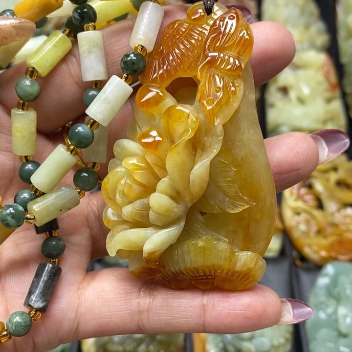 蛇纹石玉吊坠未镶嵌