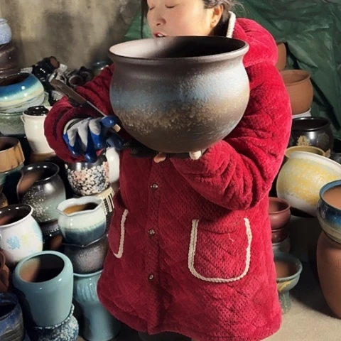 口25高18瑕疵底部磕碰