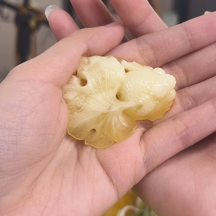 琥珀项链未镶嵌金鱼11.8g