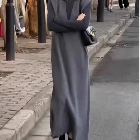 灰色背心裙黑色内搭两件套2025早秋新款女神范炸街洋气时尚高级感