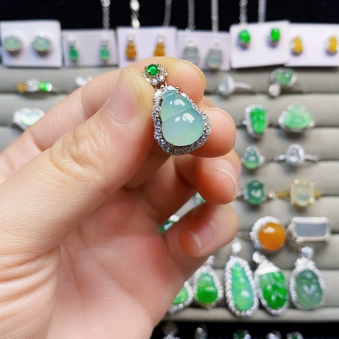 翡翠银S925镶嵌颈饰葫芦