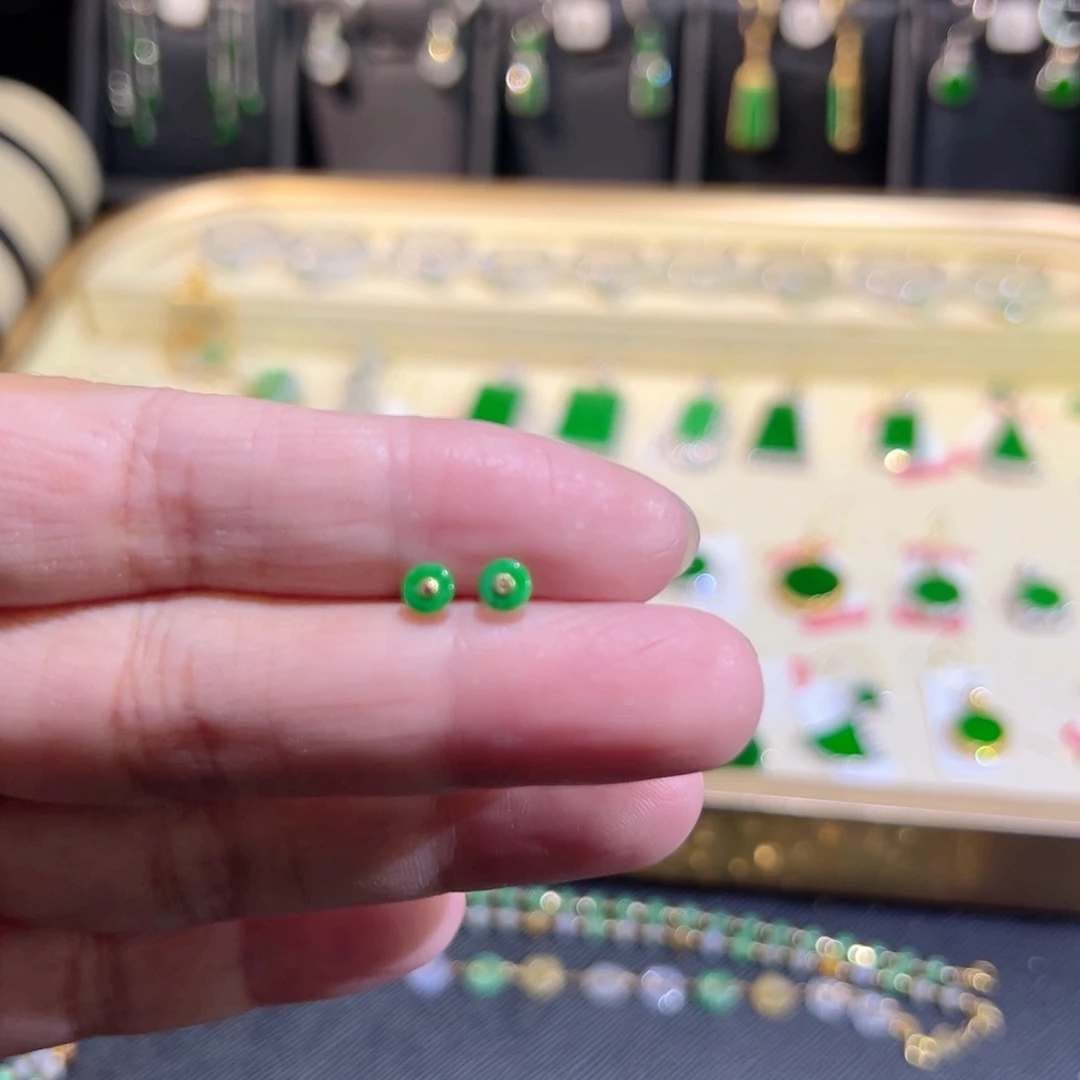 翡翠18K金镶嵌颈饰耳钉