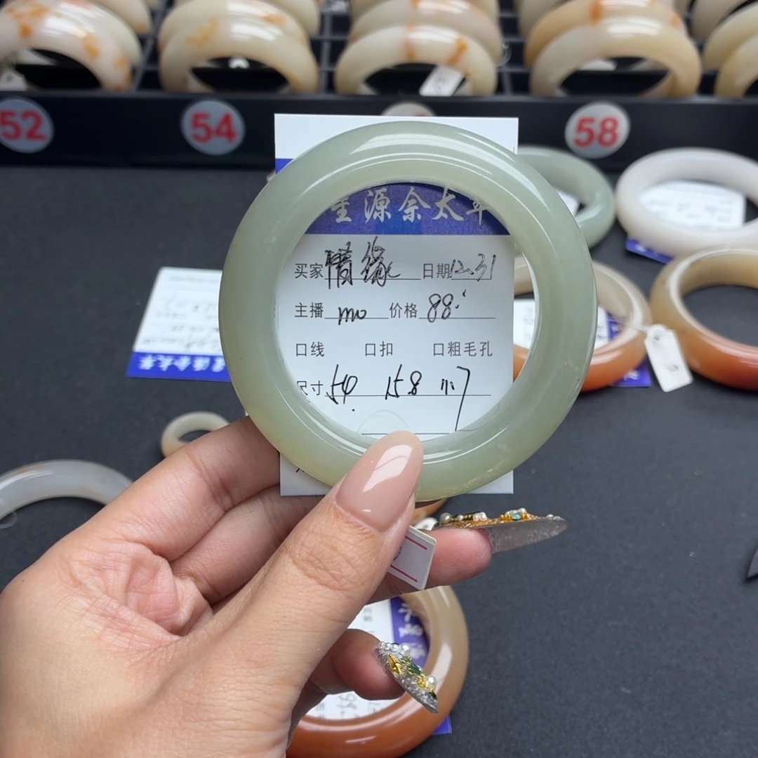 惜***i石英岩玉未镶嵌手镯