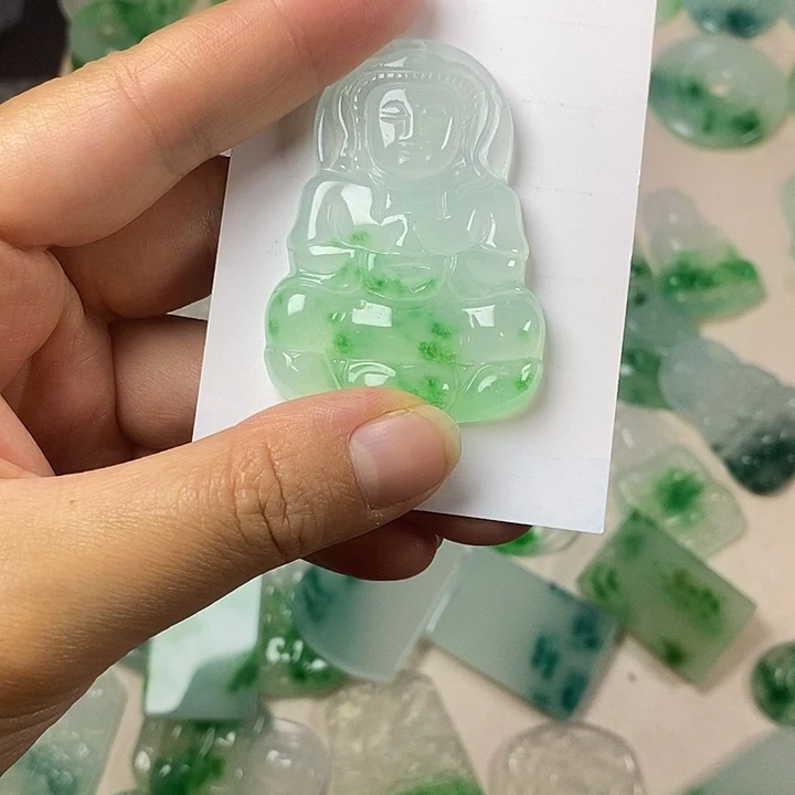4***1翡翠未镶嵌颈饰观音