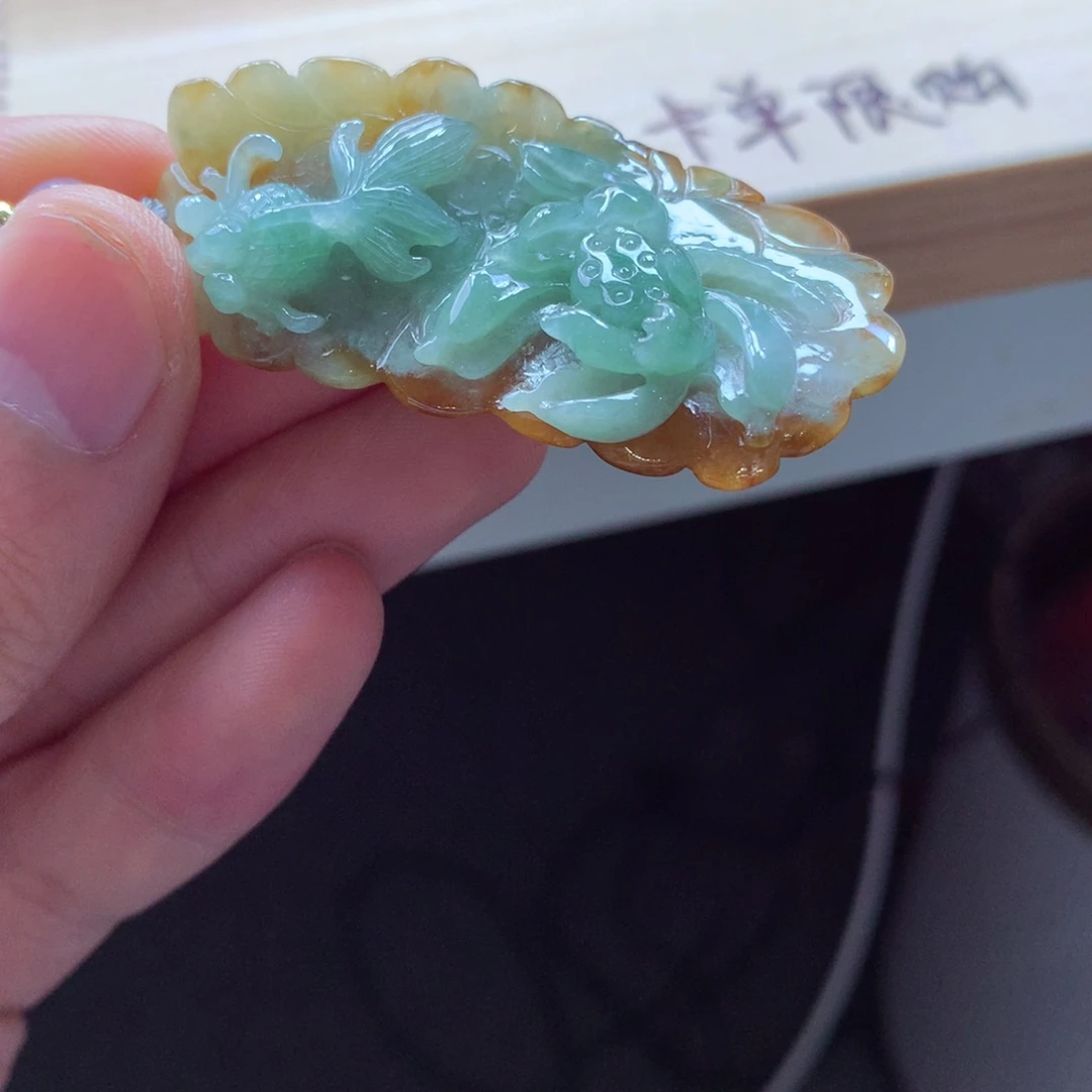 翡翠颈饰未镶嵌吊坠