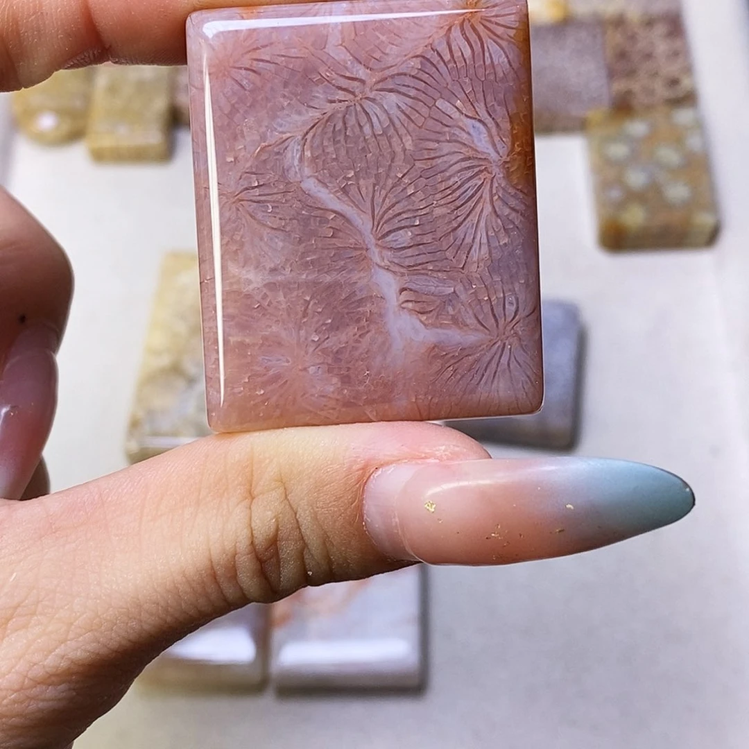 合金颈饰硅化玉森**烛