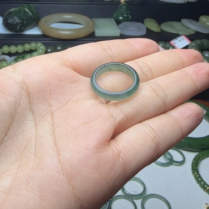 未镶嵌戒指和田玉