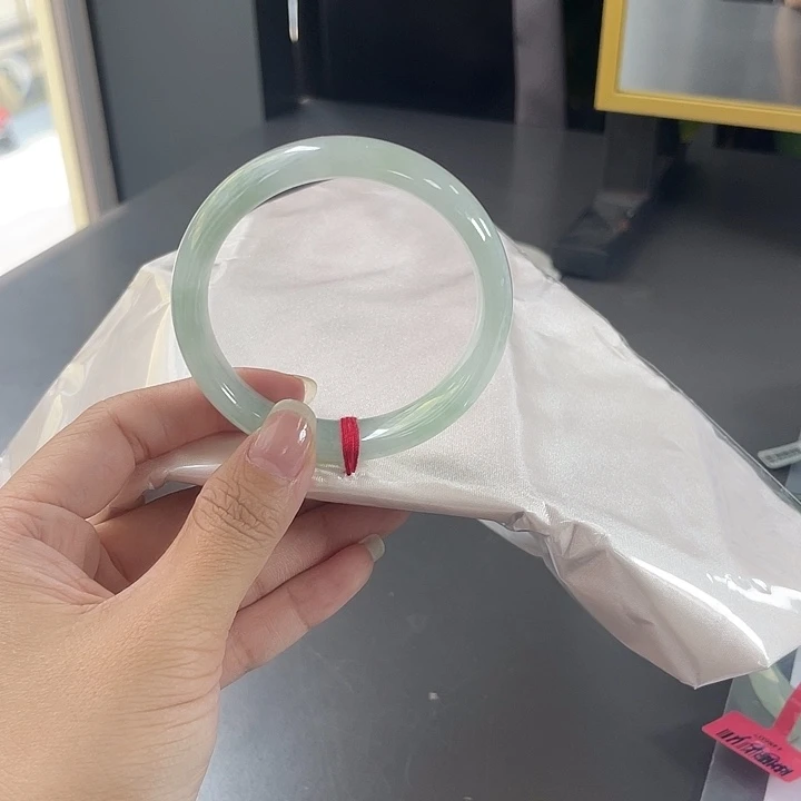 翡翠手镯未镶嵌竹蜻蜓翡翠手镯