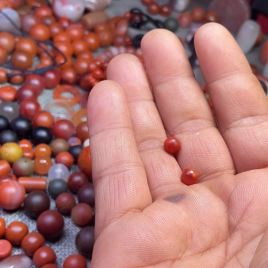 姣***南红玛瑙未镶嵌川料南红纯手工手工打磨