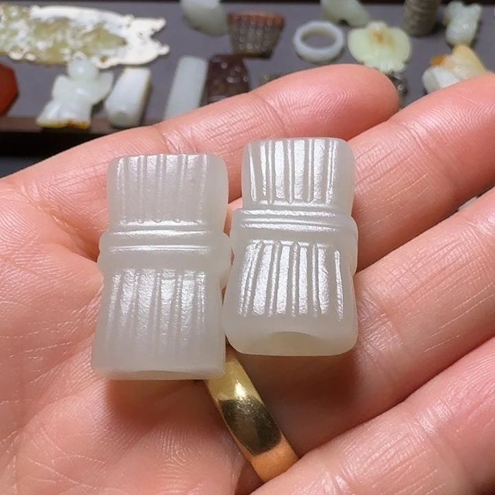 根***俊和田玉（糖玉）未镶嵌颈饰