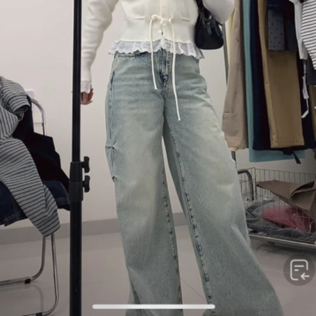 浅色阔腿牛仔裤女春款宽松显瘦垂感直筒裤子
